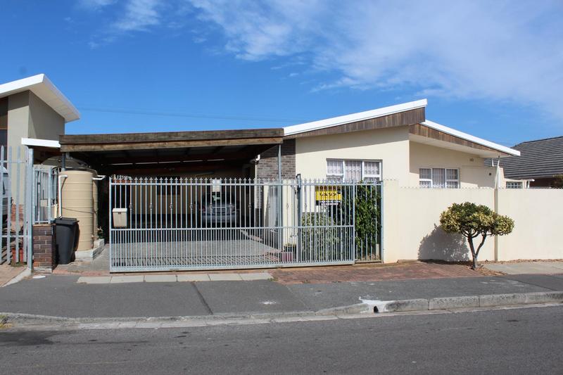 5 Bedroom Property for Sale in Churchill Estate Western Cape